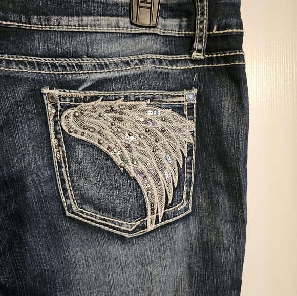 Women’s Rue 21 Cuffed Crop Capri Jeans Wing Pockets Size 13/14 Mid Rise. NWOT. - Picture 1 of 9